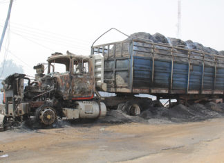 Nigeria militants burn to death motorists as they sleep in their cars