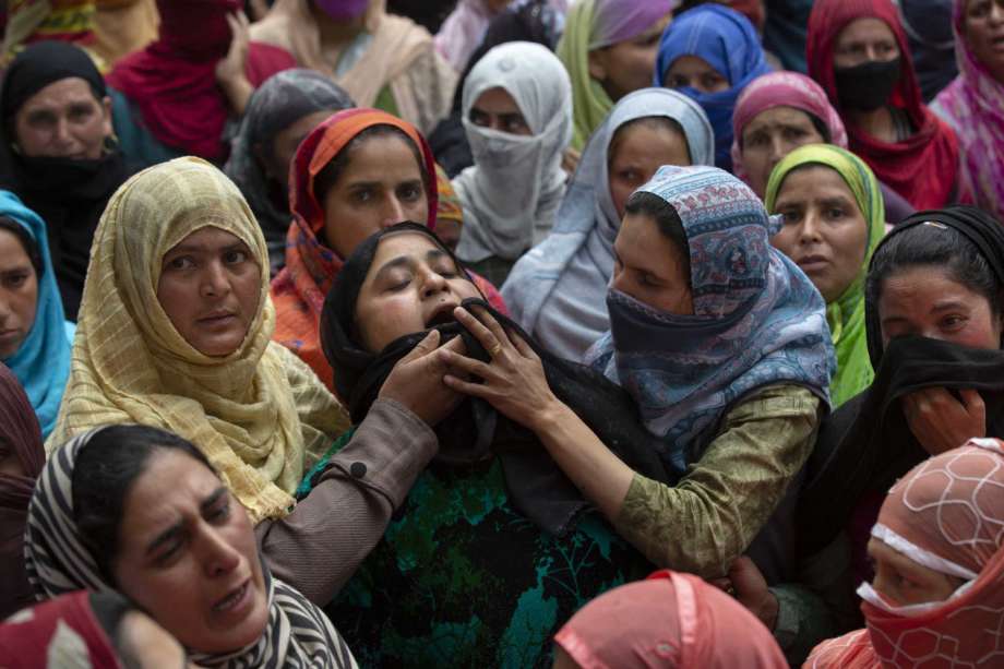 Soldiers kill man in Kashmir, triggering anti-India clashes