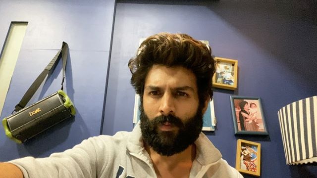 Mother’s Day 2020: Kartik Aaryan gets a savage reply from his mom as he asks her to pay him for a selfie