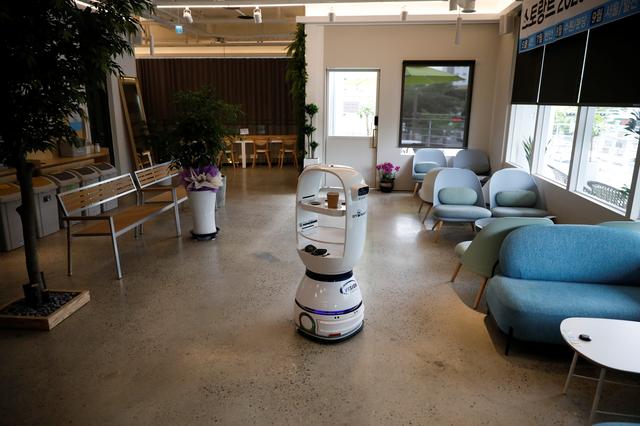 South Korean cafe hires robot due to social distancing