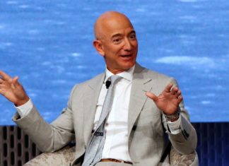 Jeff Bezos is so rich he just set a new record