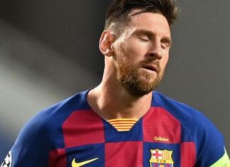 Lionel Messi hands in Barcelona transfer request