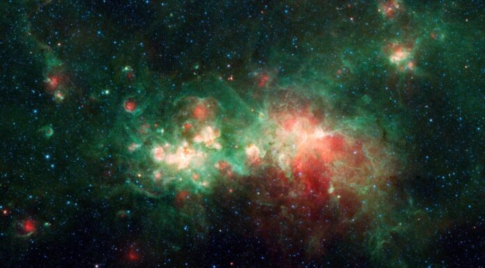 NASA’s Spitzer Spies a Massive Star Factory – 2 Quadrillion Miles Across