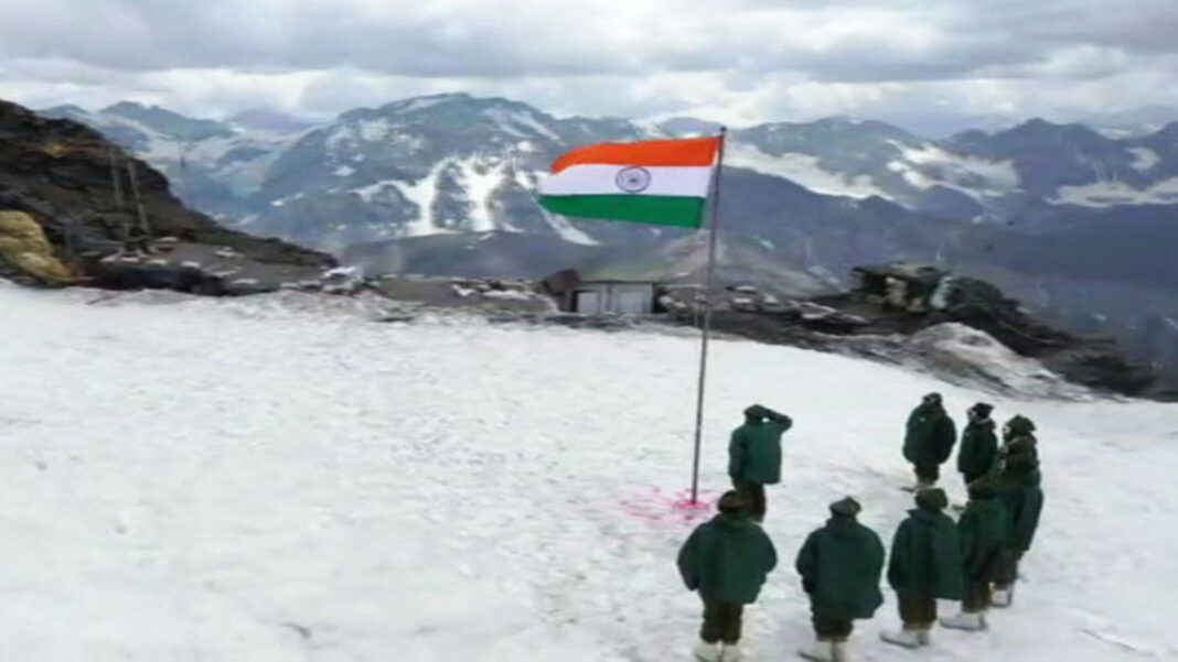 Indian Soldiers Raise The Flag In J&K's Gurez. Cue Goosebumps