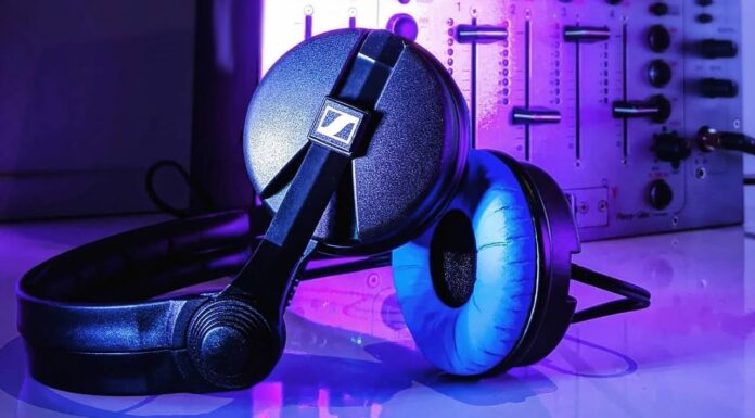 Sennheiser HD 25 Blue Limited Edition DJ Headphones Launched in India, Priced at Rs. 8,499